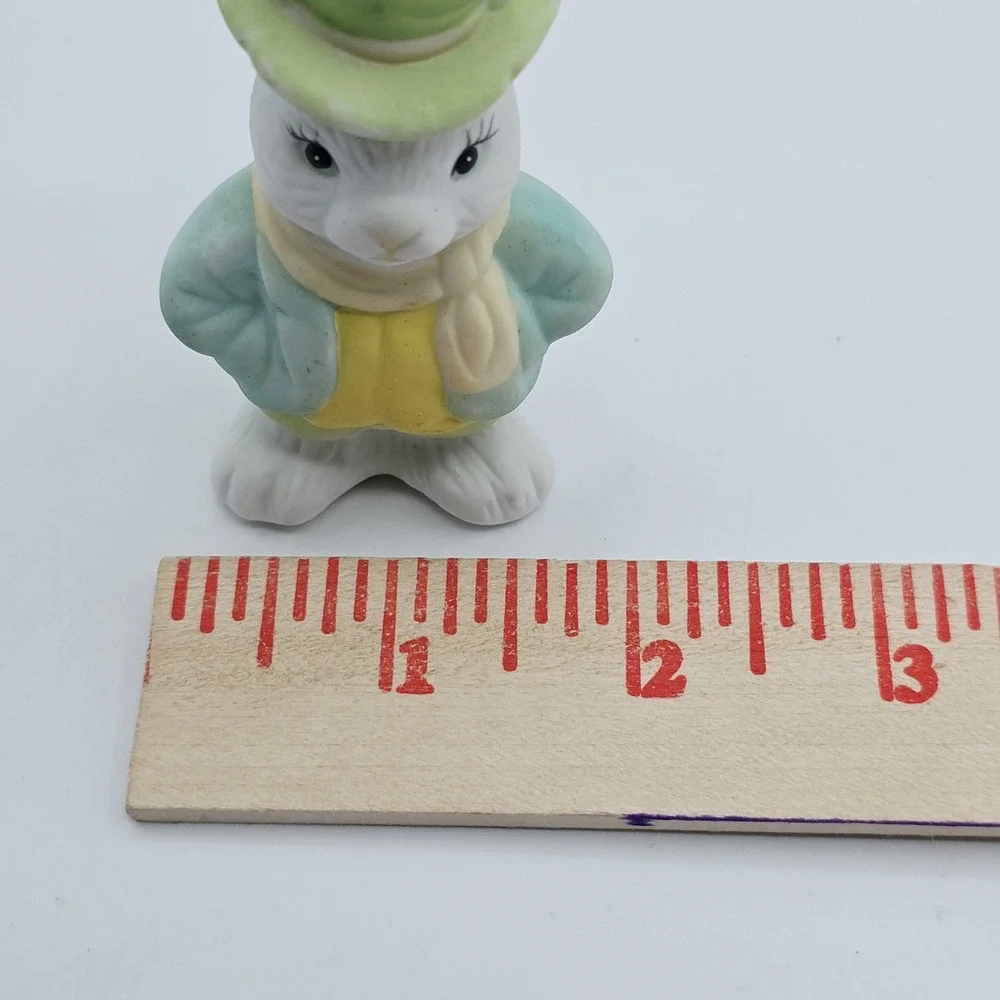 Vtg Youngs Inc Easter Bunny Salt‎ Pepper Shakers Small Ceramic Pastel Pair Decor
